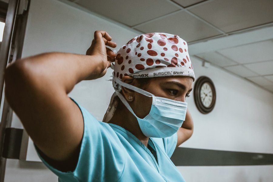 Surgical resident building muscle memory through repetition